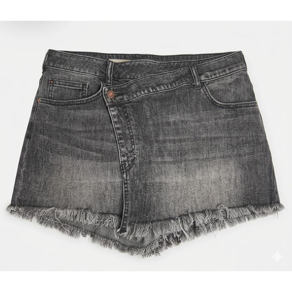 Pilcro Asymmetrical High Rise Grey Denim Cutoff Shorts Size 30